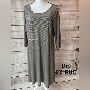 Dip 2X B&W Striped Dress EUC